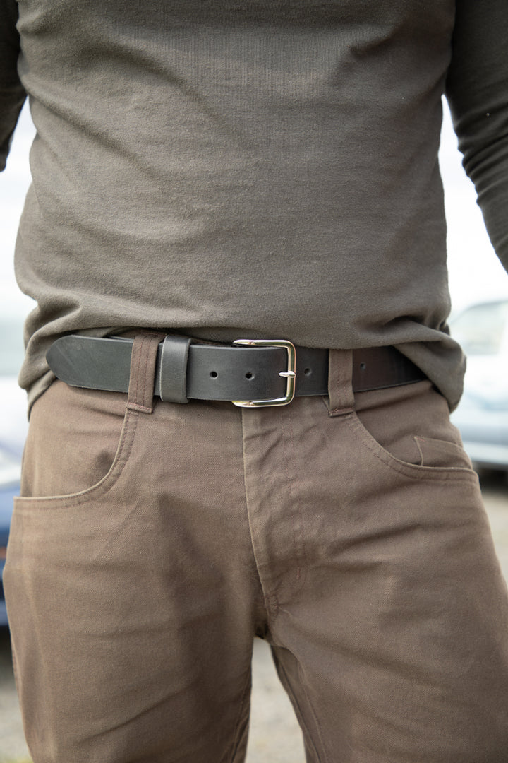 essential belt on person #color_black