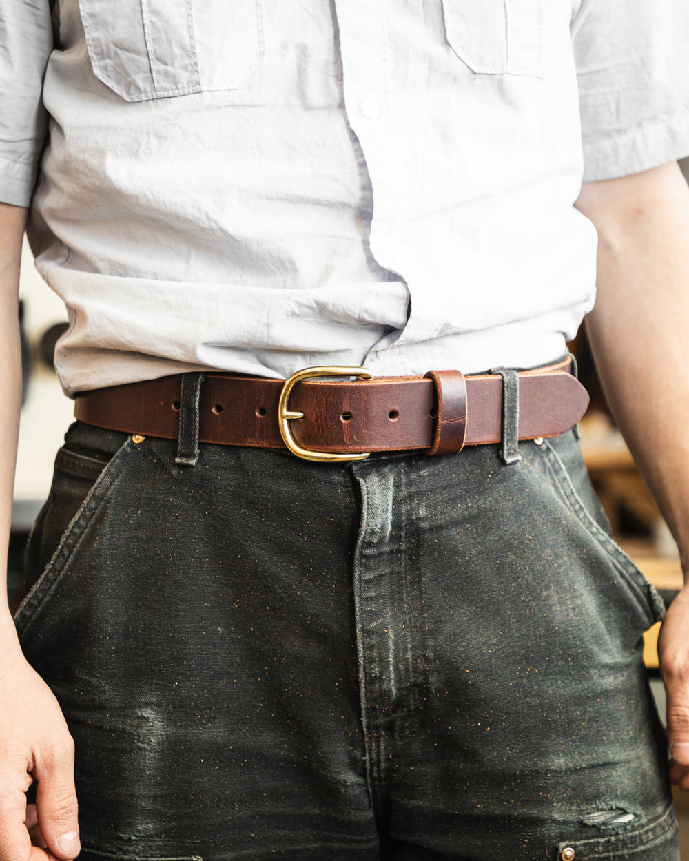 Essential belt brown Latigo black pants lifestyle #color_brown