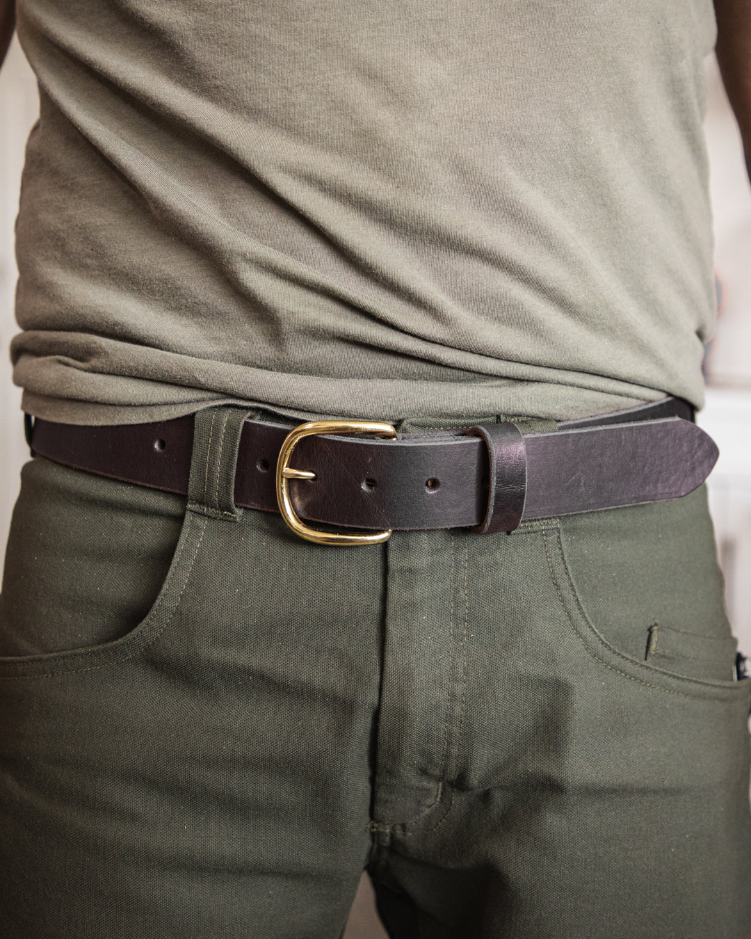 Essential belt creative front on waist #color_black
