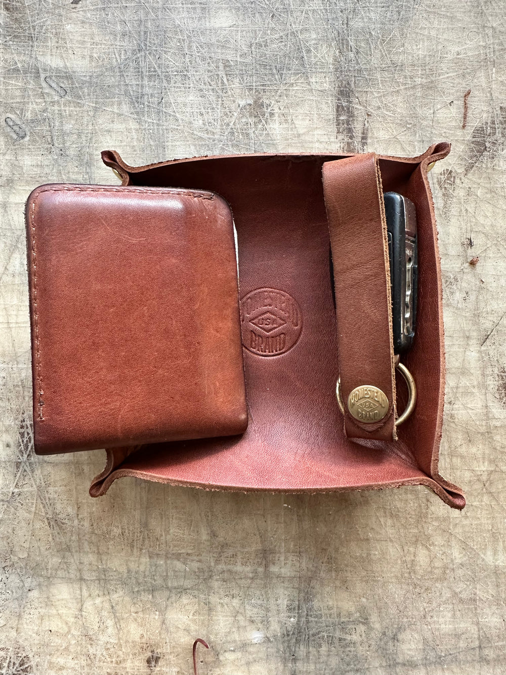 Essential Valet (EDC) Tray Brown Lifestyle with wallet and keys chain