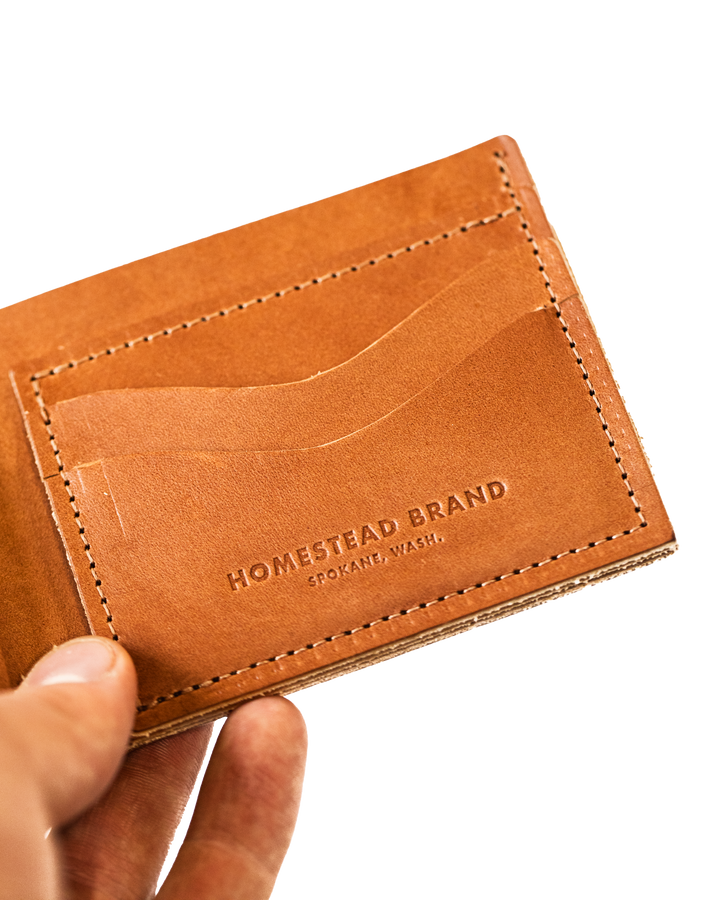 Leather Bifold Wallet Bourbon Right #color_bourbon